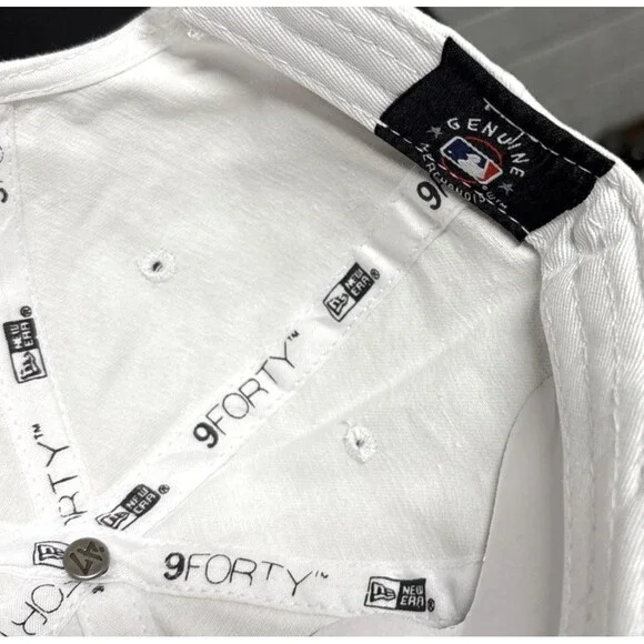 Women's New York Yankees 47 Brand Twins Strap Back White Adjustable Hat Cap NWT - Picture 8 of 8